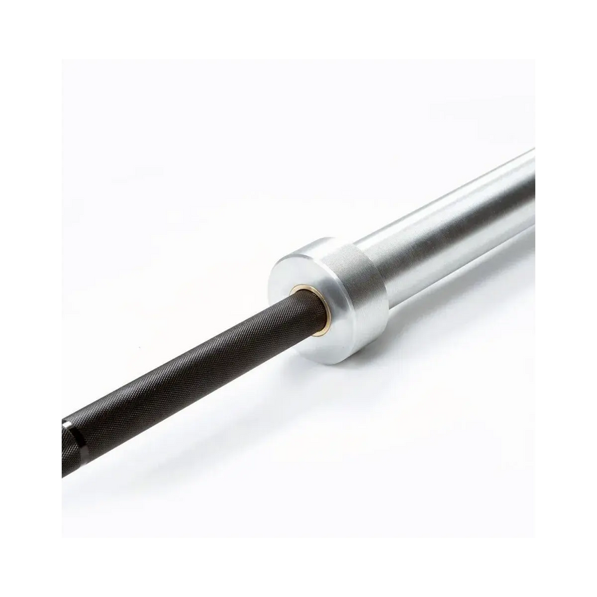 Force USA Freedom Barbell 15 kg – 2.10 m long, chrome-plated Olympic bar with a 25 mm grip diameter and deep knurling.
